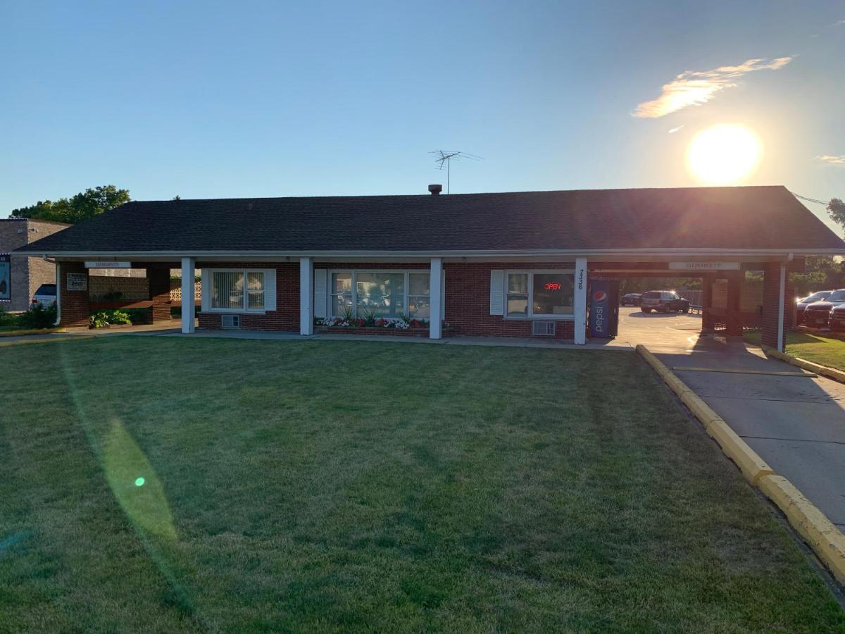 New Relax Inn Bridgeview Exterior photo